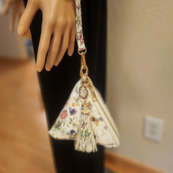 Floral White PYRAMID Clutch with Tassel, FAUX LEATHER EUC - Picture 8 of 16